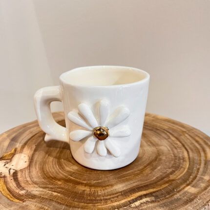 TAZA FLOR BLANCO Y DORADO
