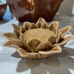PORTAVELA FLOR Ø16X7 CARAMELO/BEIGE PORCELANA